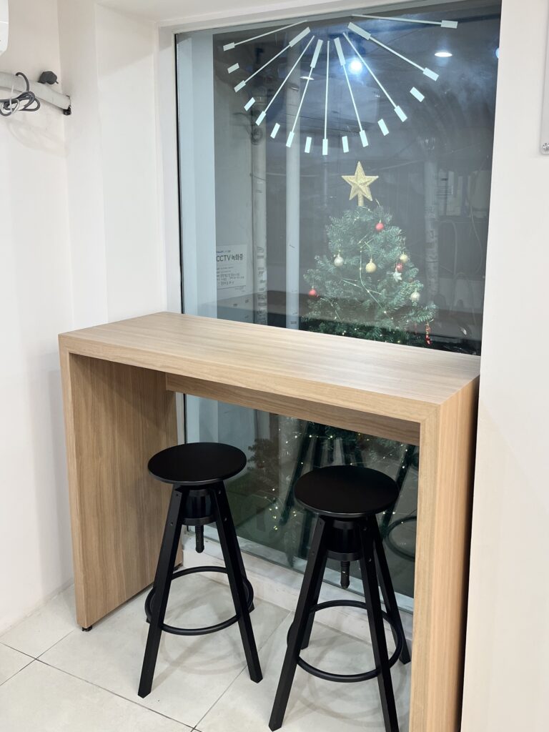 「ABOUTSTAY Dongdaemun（アバウトステイ トンデムン）」カフェスペース