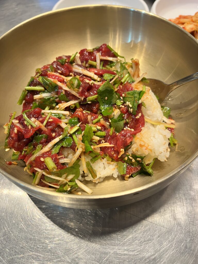MUNGTIGI（ザ 牛肉タルタル ）江南店 ユッケビビンバ混ぜたところ