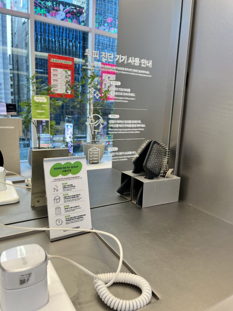 オリーブヤング「セントラル江南タウン店」セルフ頭皮診断の機械