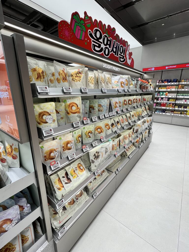 オリーブヤング「セントラル江南タウン店」ベーグルチップ陳列棚