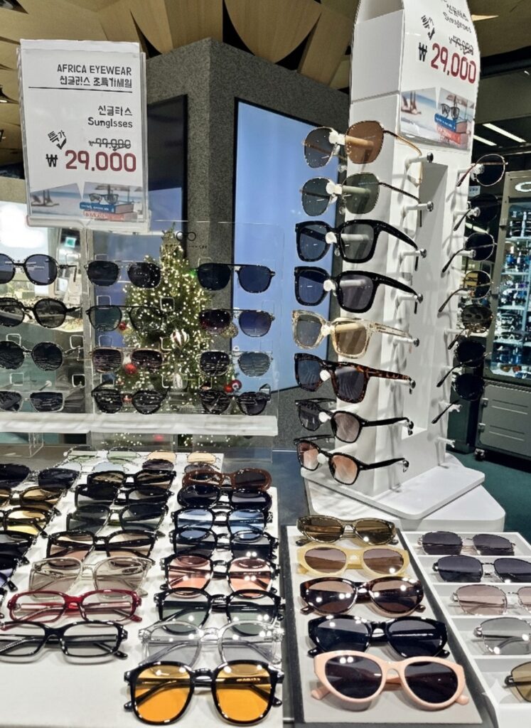 「AFRICA EYEWEAR（アフリカ アイウェア）」種類も豊富なサングラス