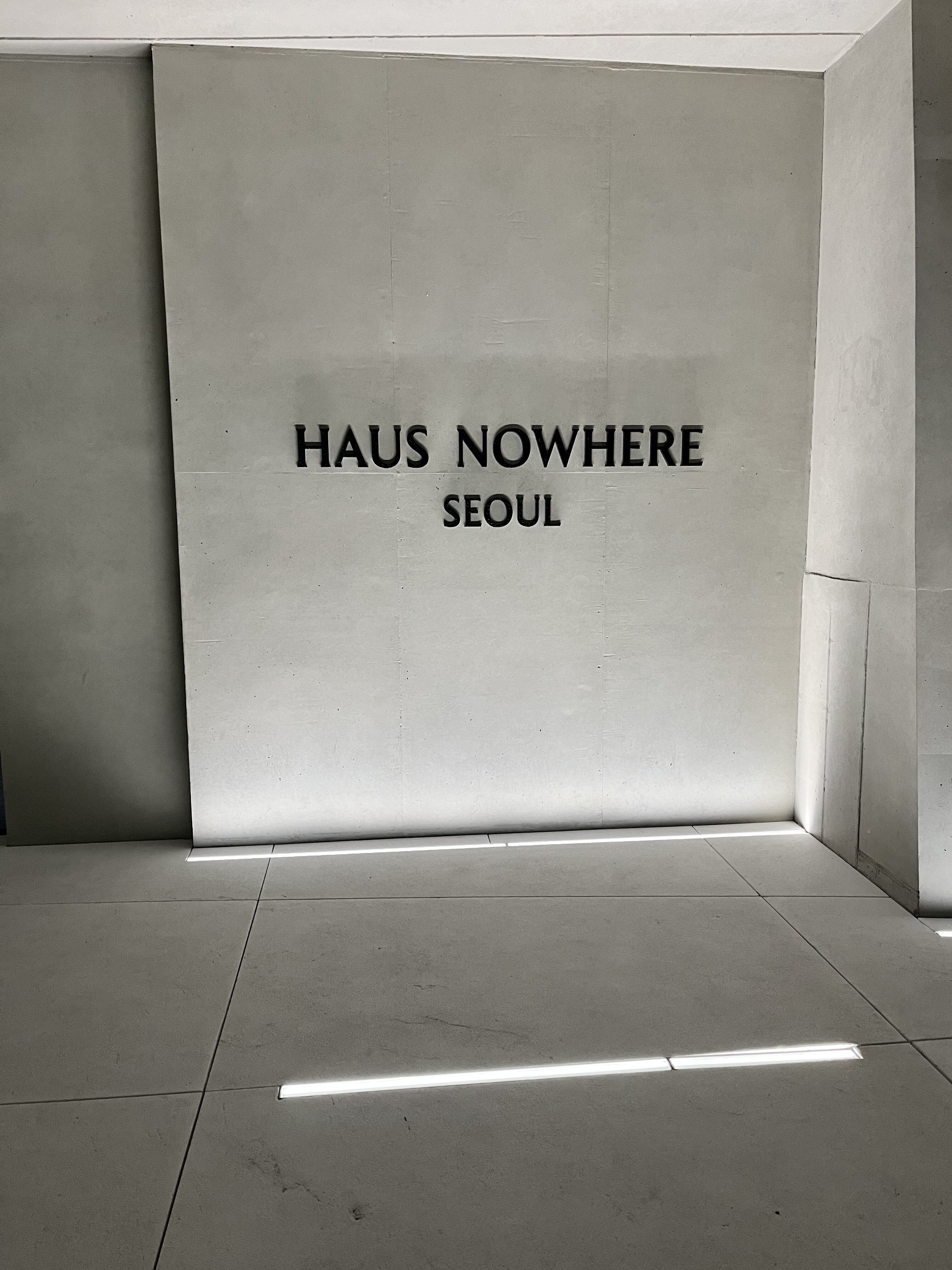 「HAUS NOWHERE SEOUL（ハウス ノーウェア ソウル）」入口の外観