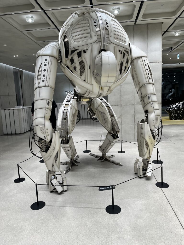 「HAUS NOWHERE SEOUL（ハウス ノーウェア ソウル）」入り口を入ってすぐのオブジェ