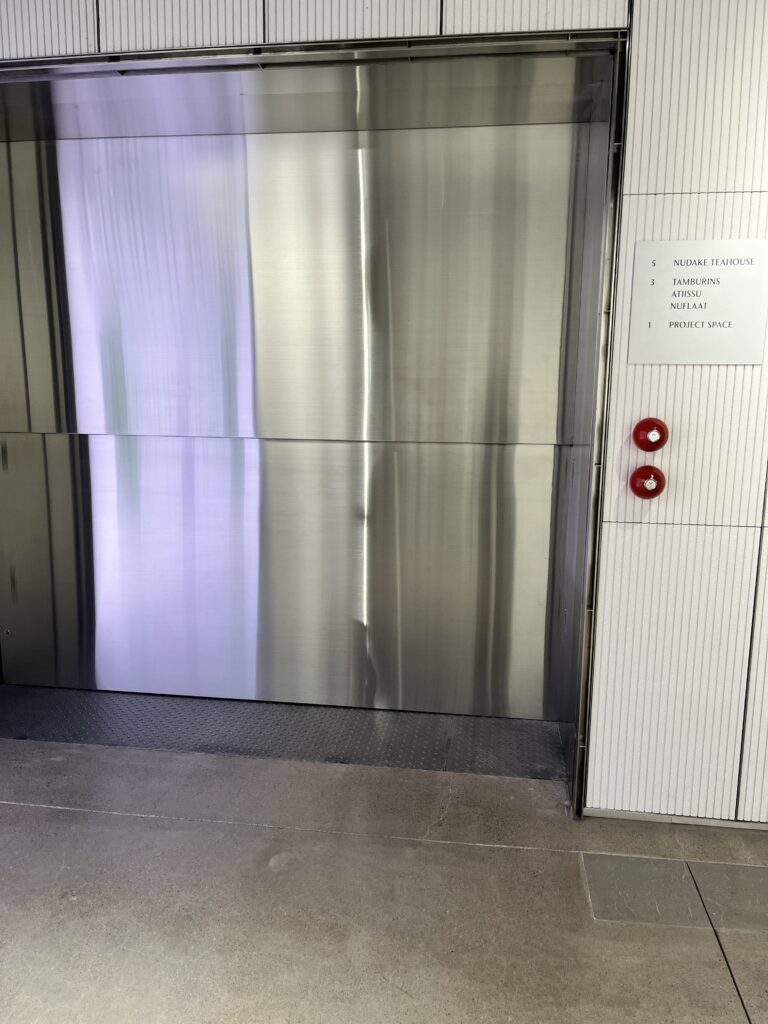 「HAUS NOWHERE SEOUL（ハウス ノーウェア ソウル）」5階NUDAKE（ヌデイク）に行くエレベーター