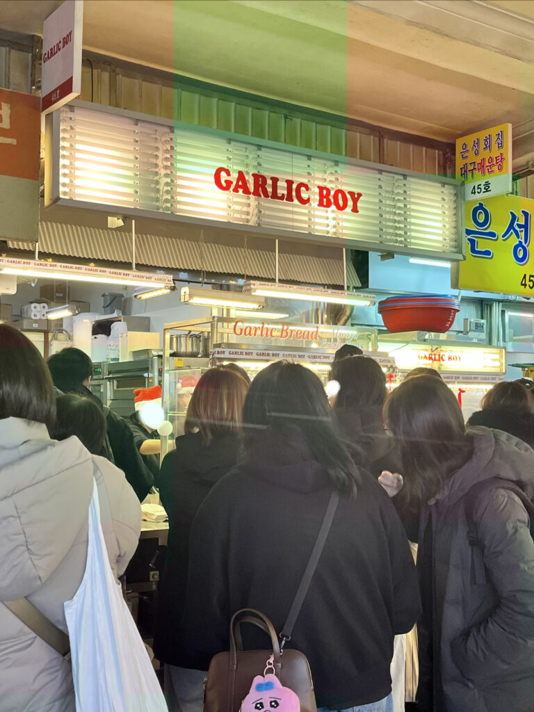 広蔵市場 ガーリックボーイ 人だかりができているところ