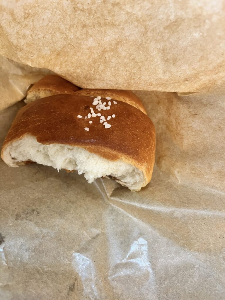 etf-bakery-anguk プレミアム塩パン 1690won
半分に割ったとこ