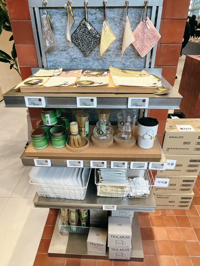 olive-better 1号店 素敵なお茶のセットもあります