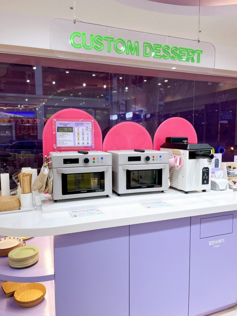 聖水（ソンス）に誕生したばかりのデザート特化型店舗「CUデザートパーク店」（CUSTOM DESSERT)のカウンター