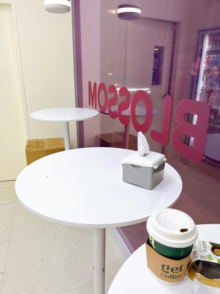 聖水（ソンス）に誕生したばかりのデザート特化型店舗「CUデザートパーク店」イートインコーナー