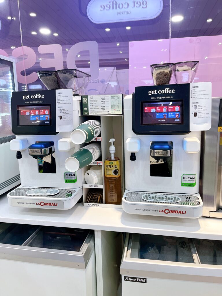 聖水（ソンス）に誕生したばかりのデザート特化型店舗「CUデザートパーク店」コーヒーマシーン