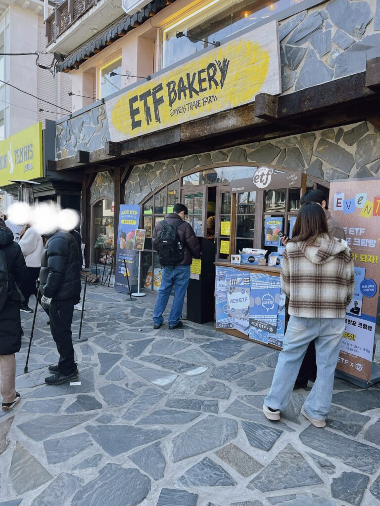 ETFベーカリー 安国外観 行列の様子