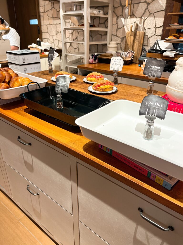 House of Shinsegae Cheongdam TWELVEのフードホールにあるBeton 19時頃は売り切れも多数