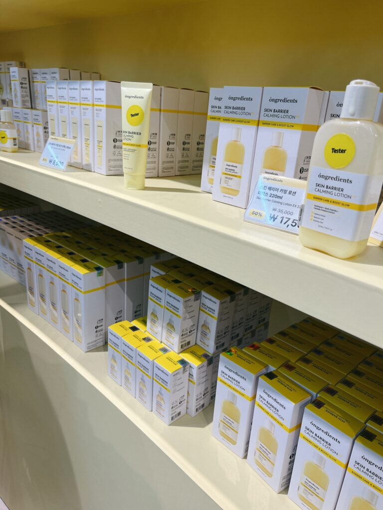 ongredients-popup 聖水 店内に並んでいる商品の数々 50%offも