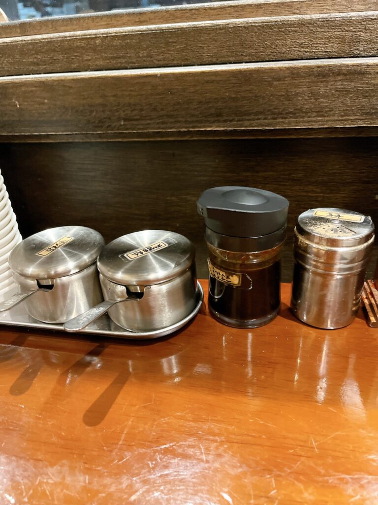 無垢屋 聖水店
テーブルに置いている薬味４点