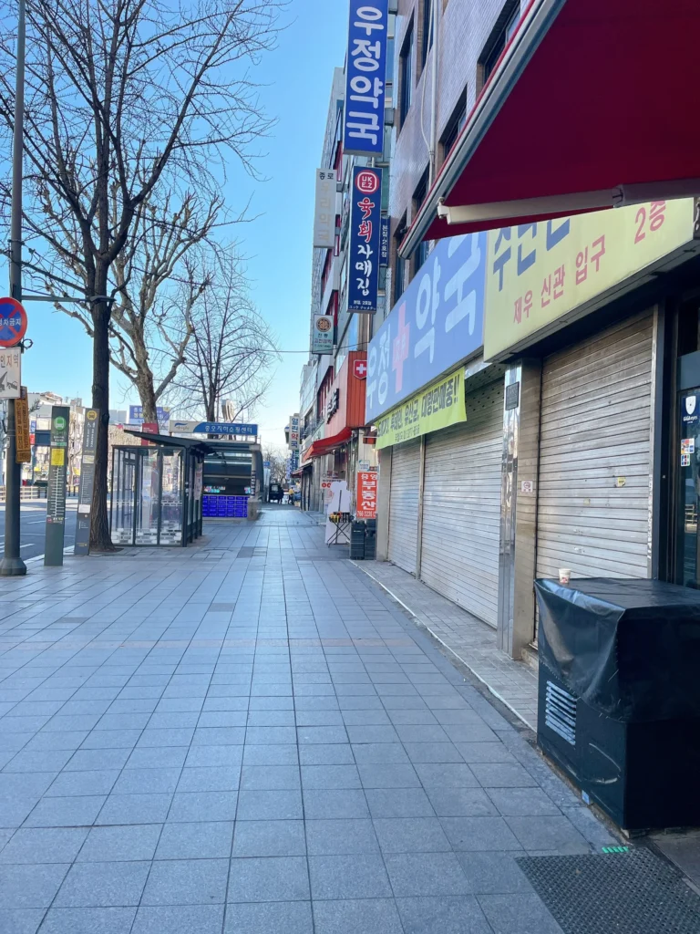 広蔵市場前の大通りもほとんど人がいなくてとても静か