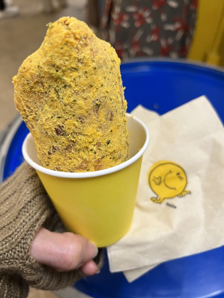 望遠市場
「HoonHoon Hotteok(フンフンホットク)」のチーズホットク