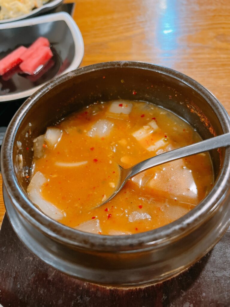 6842コギパプサン
テンジャンチゲは玉ねぎのみとシンプルでしっかりと甘みがでてます