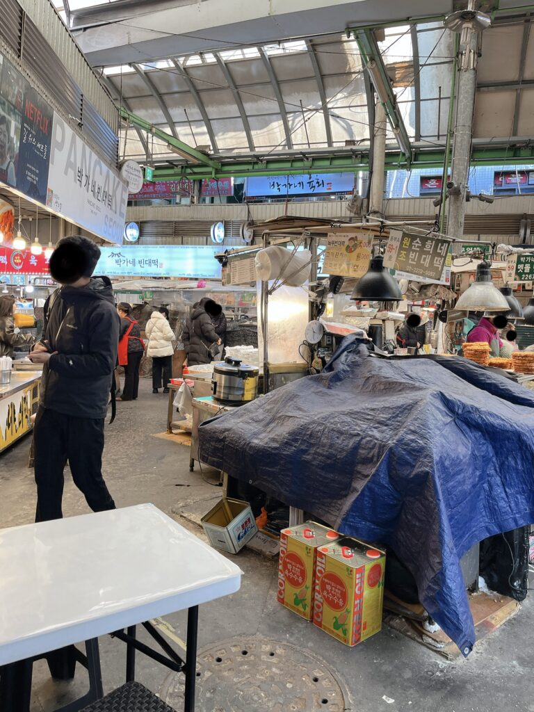 11時ころになると市場らしい活気が戻ってきました