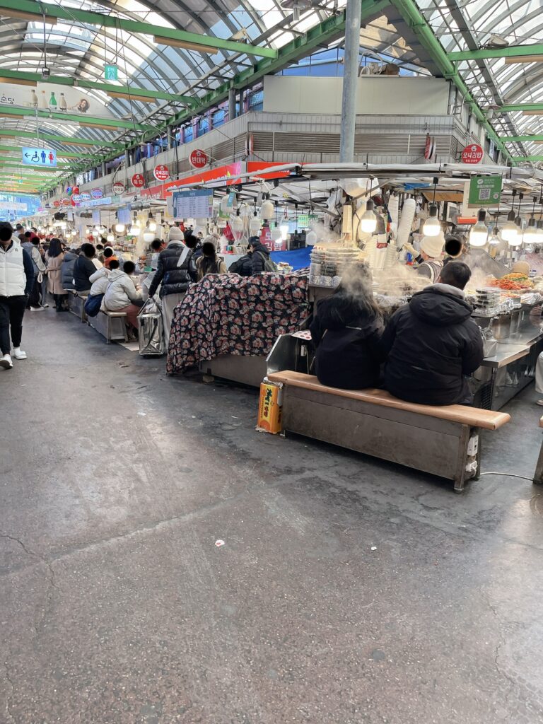 広蔵市場 少し賑わいが出てきている