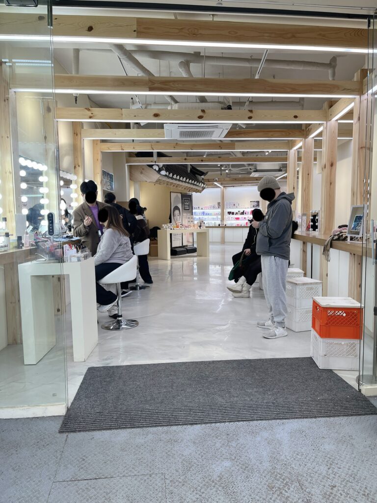 広蔵市場
プロのカラーリストが自分に合う色を見つけてくれるそうです