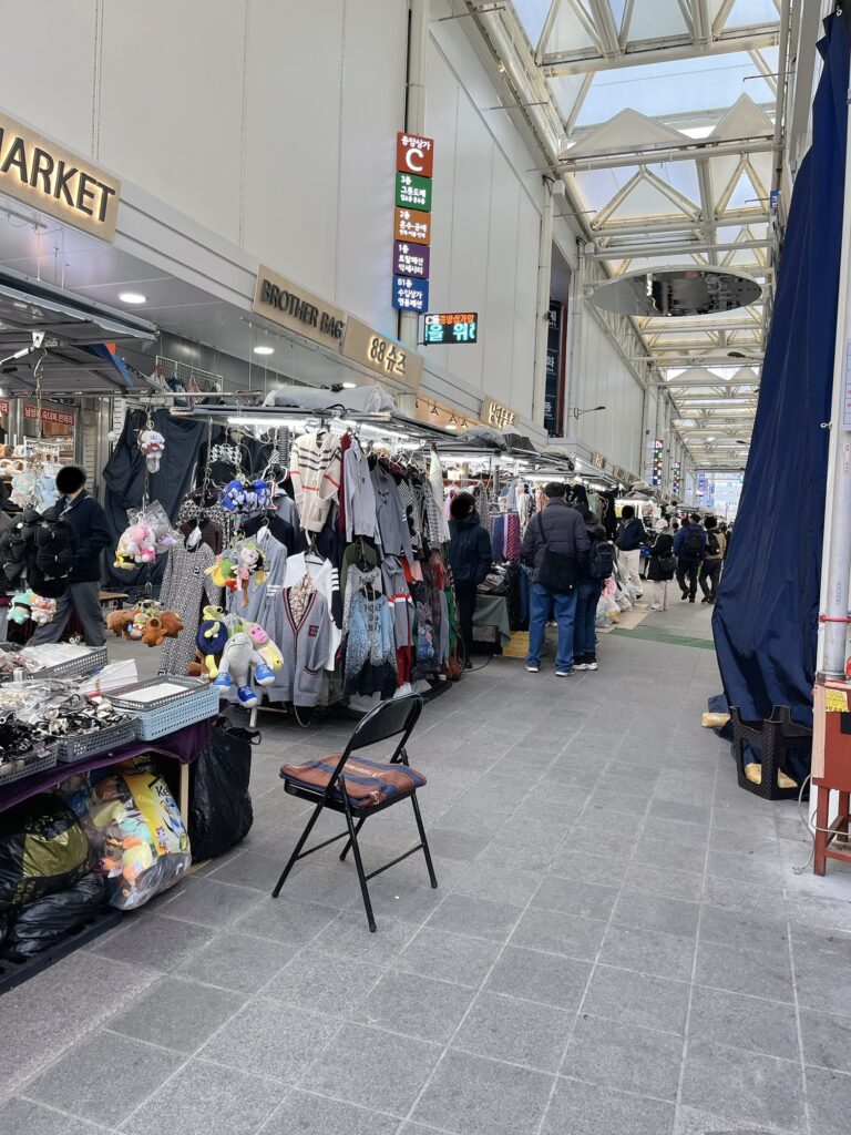 南大門市場 ソルラルはアーケード内のお店は営業しているお店もありました