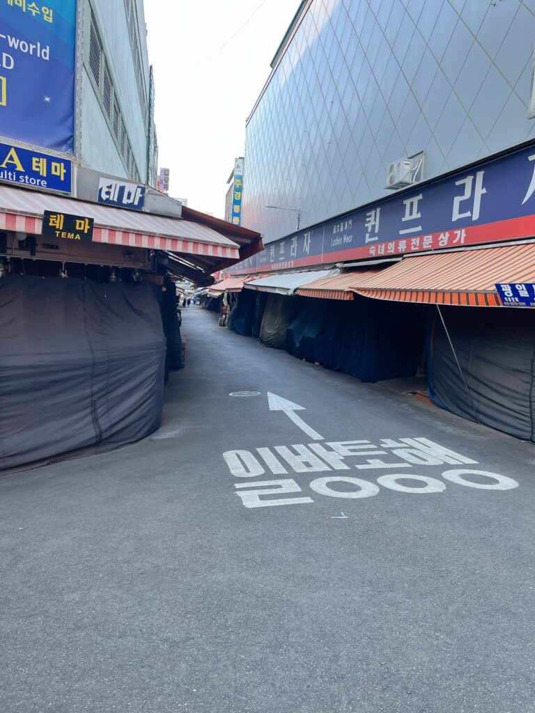 南大門市場 ソルラルはアーケード外のお店は閉まってるお店が多い