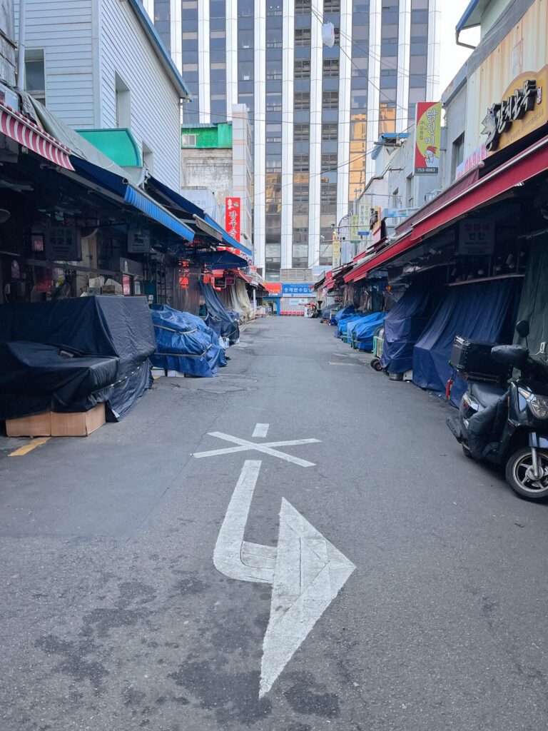 南大門市場 ソルラルはアーケード外のお店は閉まってるお店が多い