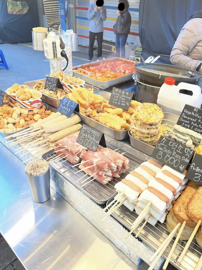 南大門市場 駅前の屋台は種類も豊富