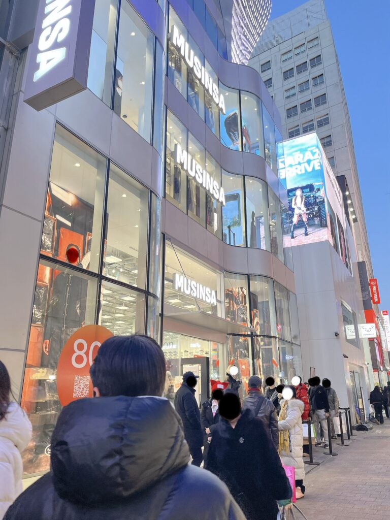 MUSINSA STORE Myeongdong 18時頃に入場制限がかかっていて並んでいる