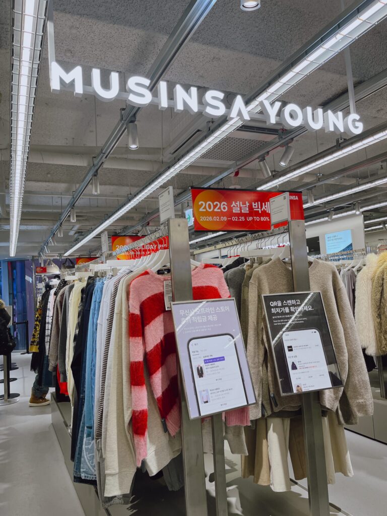 MUSINSA STORE Myeongdong
若者向けのカラフルなデザインも豊富