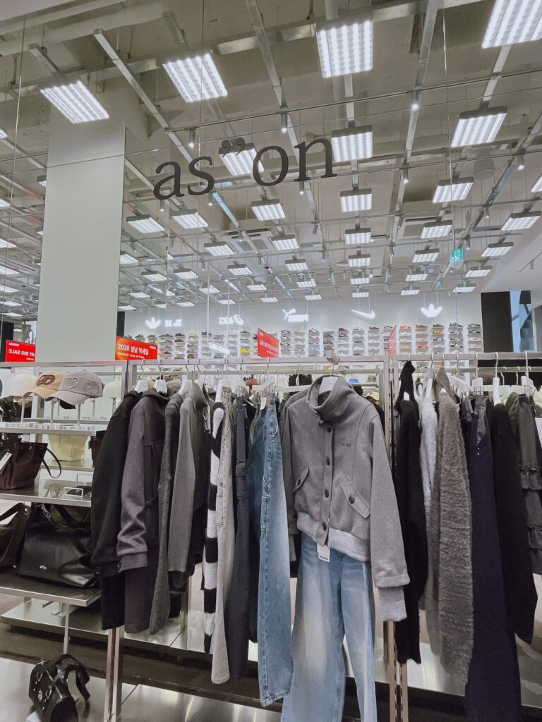 MUSINSA STORE Myeongdong
この時のPOP-UPコーナーは「as on」