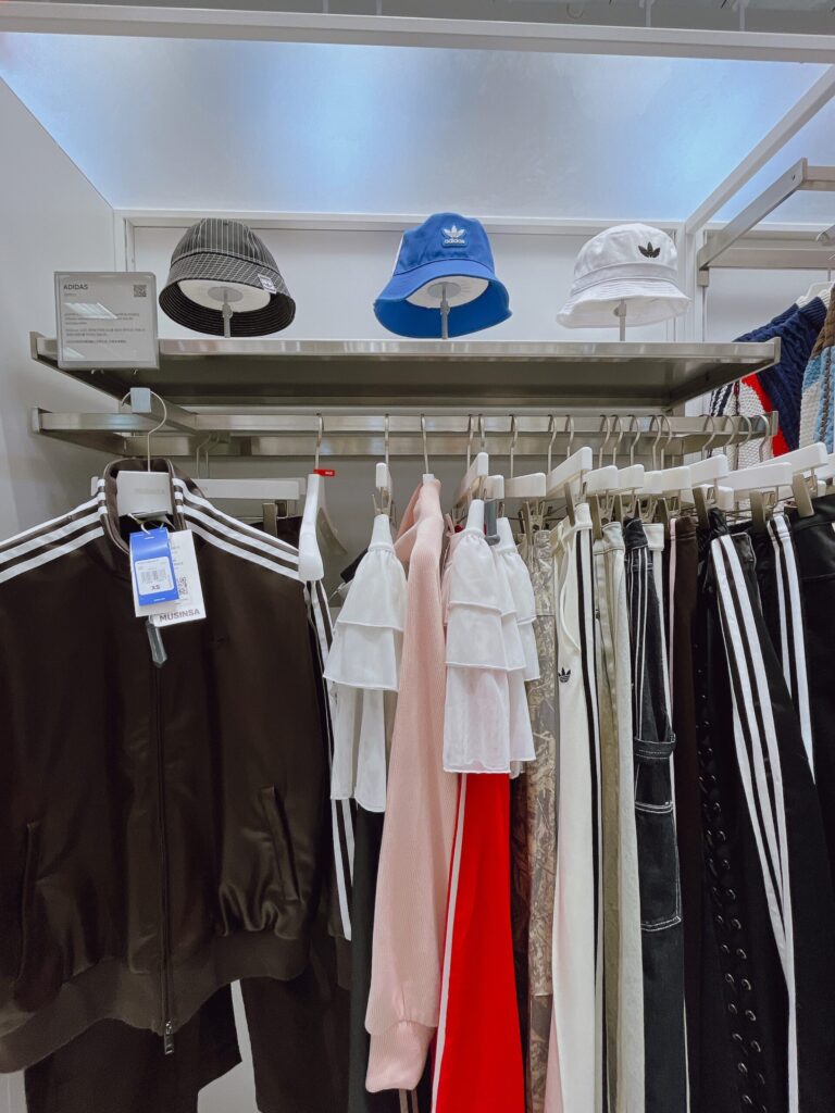 MUSINSA STORE Myeongdong
アディダスエリアには人だかりができていました