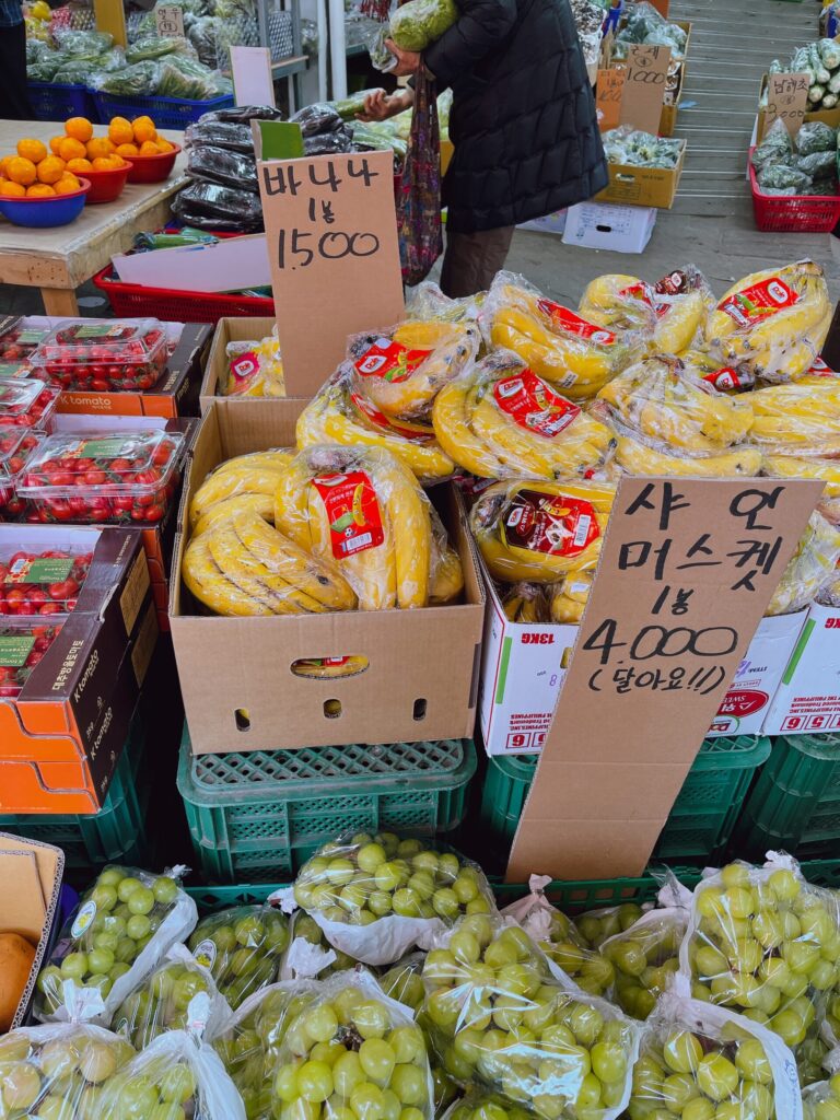 望遠市場 駅から望遠市場へ行くまでの八百屋さんのリーズナブルな果物
