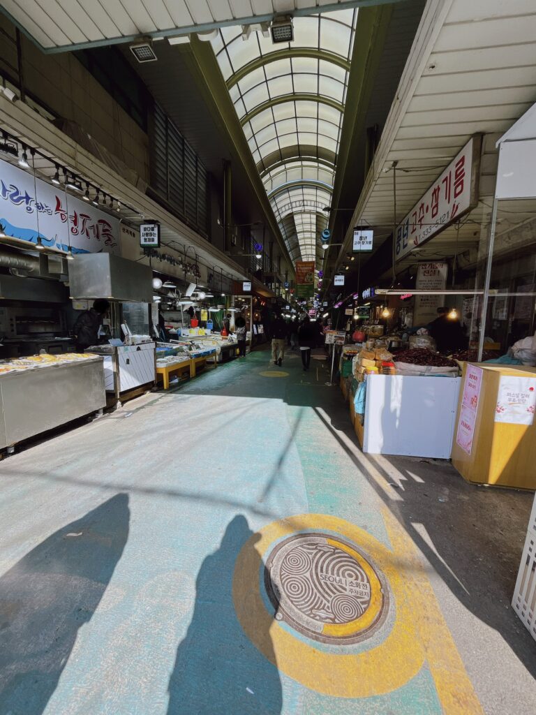 午前11時ごろに到着した際の入り口付近 少し静かな雰囲気からスタートしました