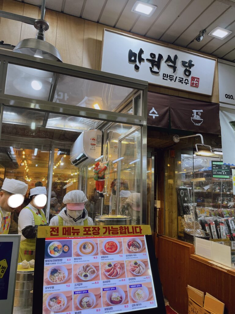 望遠市場 「望遠食堂(マンウォンシクタン / 망원식당)」店内でも食べれます