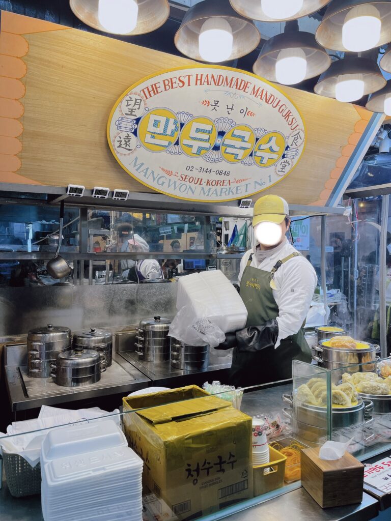 望遠市場
餃子が美味しい「望遠食堂(マンウォンシクタン / 망원식당)」