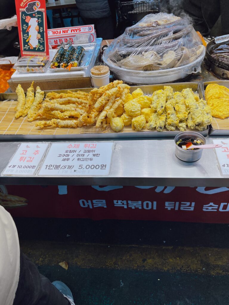 望遠市場 釜山テウォンオムッ(부산대원어묵)
天ぷらを目の前で揚げてくれます