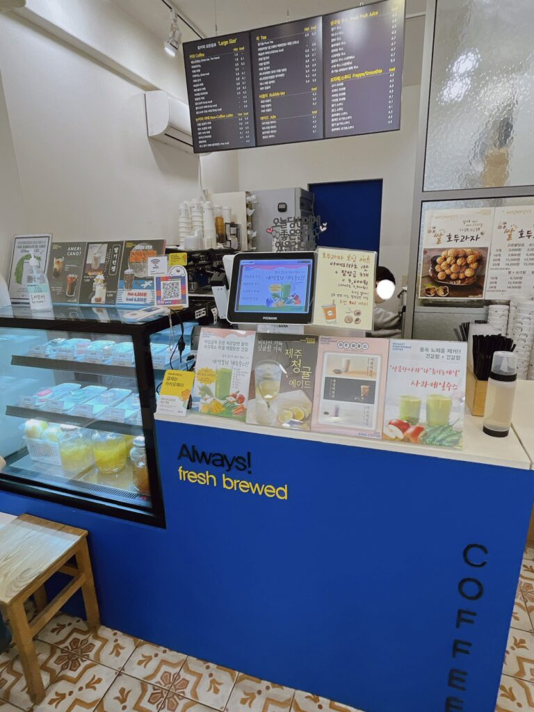 Jace King Coffee（昌徳宮店）可愛い、温かみのある店内