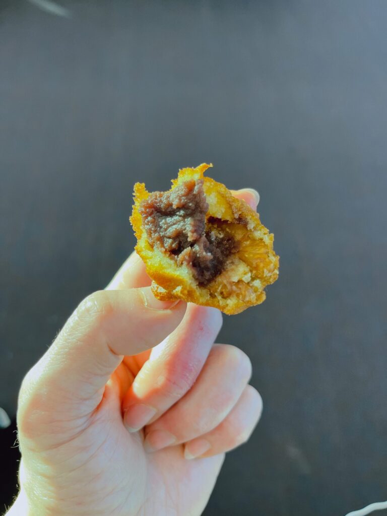 Jace King Coffee（昌徳宮店）生地はサクモチでゴロッと大きなくるみになめらかあんこがたまりません