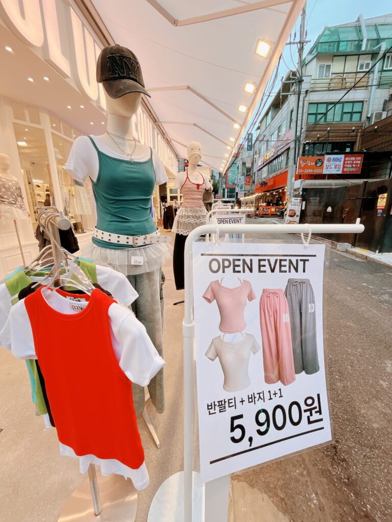 UNI SEOUL（ユニソウル）弘大店
オープンイベントでTシャツとパンツが5,900ウォン
