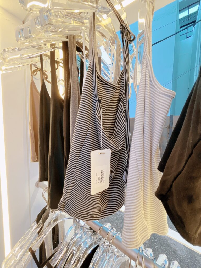 UNI SEOUL（ユニソウル）弘大店
キャミソール（店内）：レイヤードスタイルに重宝しそうな可愛いデザインが5,900ウォンから