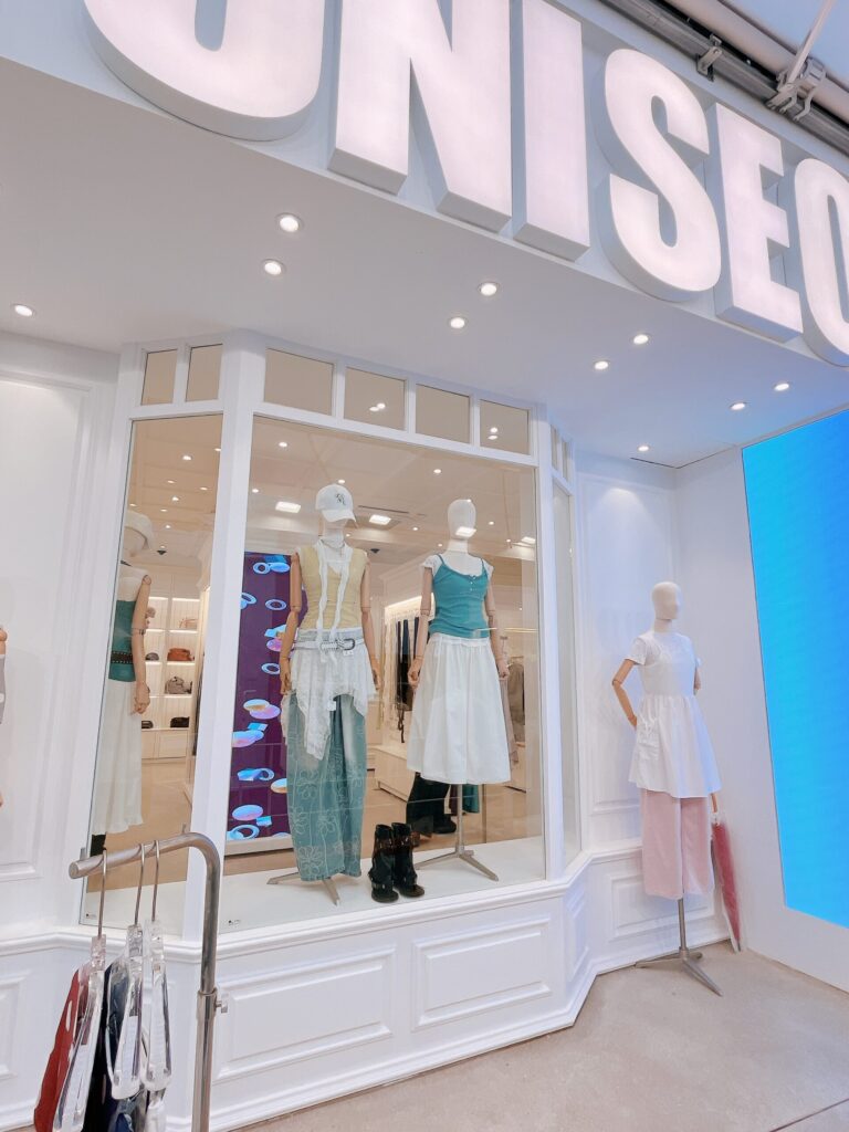 UNI SEOUL（ユニソウル）弘大店
現在のソウルのファッショントレンドがとても分かりやすく表現されています