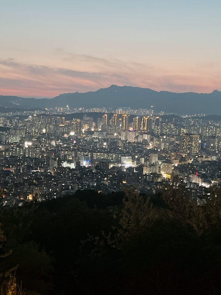 宝石を散りばめたように輝く完璧な夜景✨