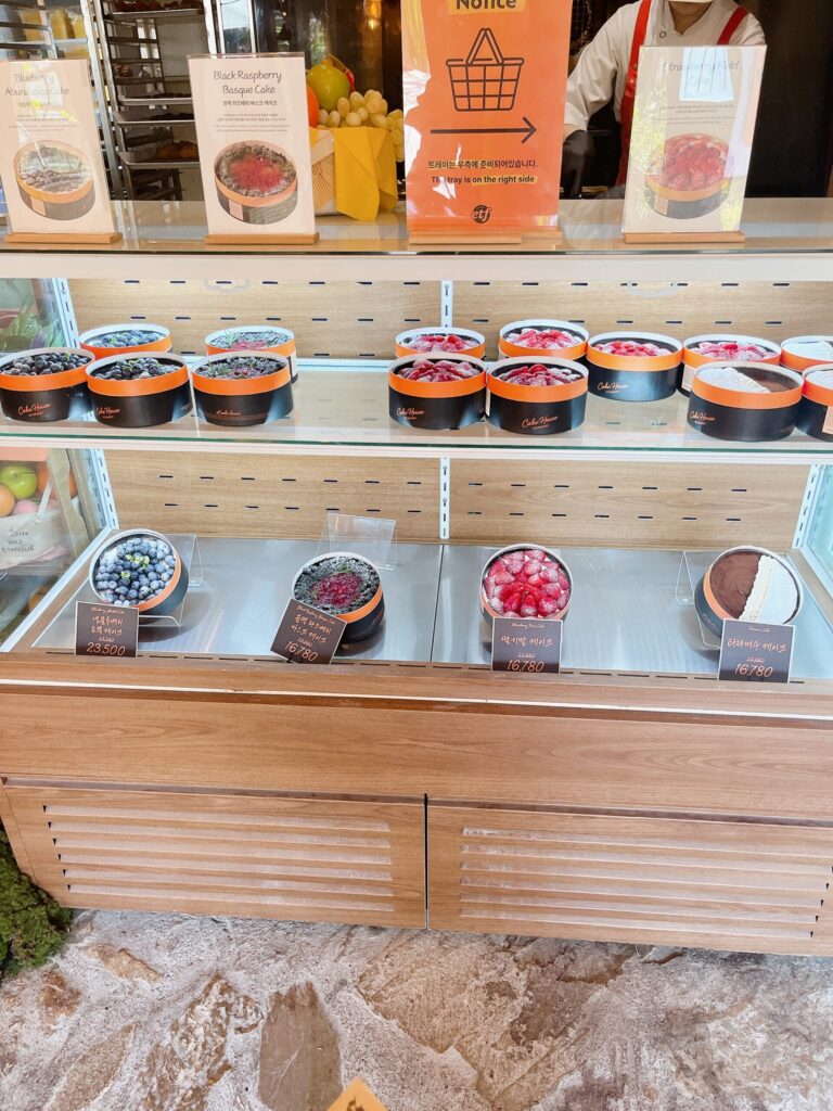 ETFベーカリー 聖水店
見た目も綺麗なホールケーキが値引きされていて、10,000ウォン代からとリーズナブルに