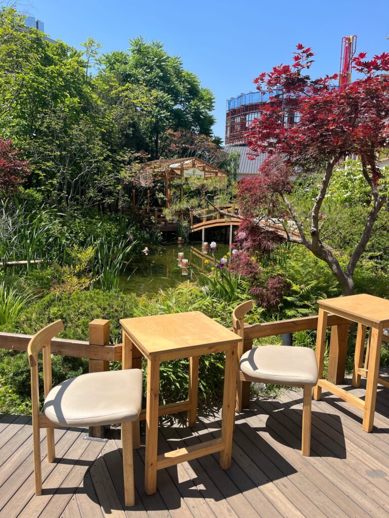 ETFベーカリー 聖水店
パン屋さんとは思えないほど美しいお庭が広がっていて、
どこを切り取っても素敵に絵になります