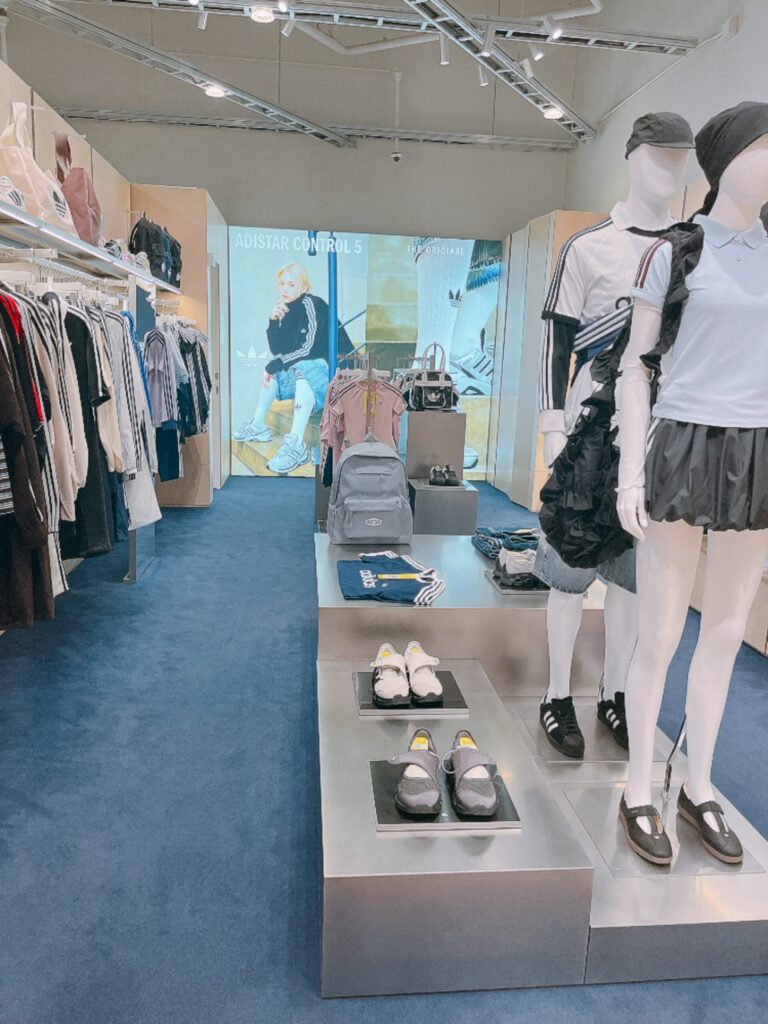 MUSINSA MEGASTORE SEONGSU
アディダス（adidas）専用のブース・コーナー