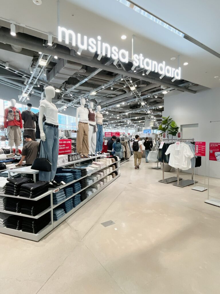 MUSINSA MEGASTORE SEONGSU
ムシンサといえば外せない安心の「ムシンサ スタンダード」