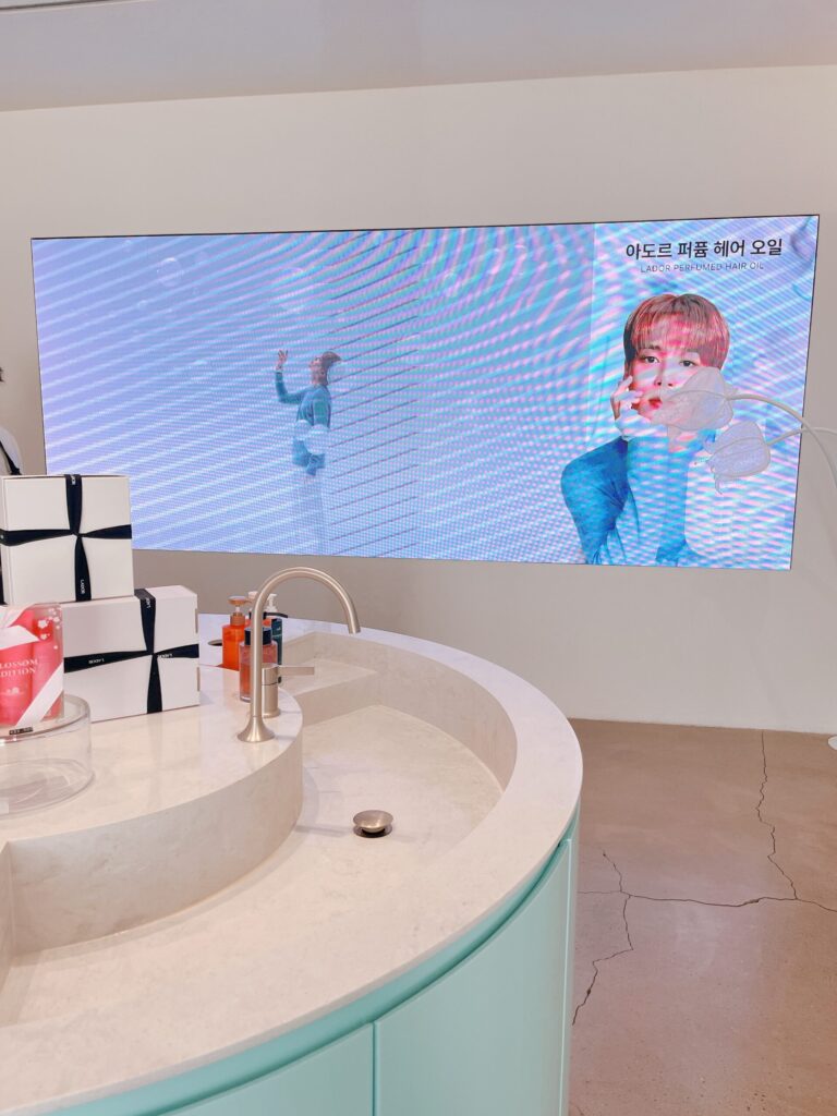 LADOR 聖水フラッグシップストア 実際に手を洗って試せる充実のウォッシュスペースもあります