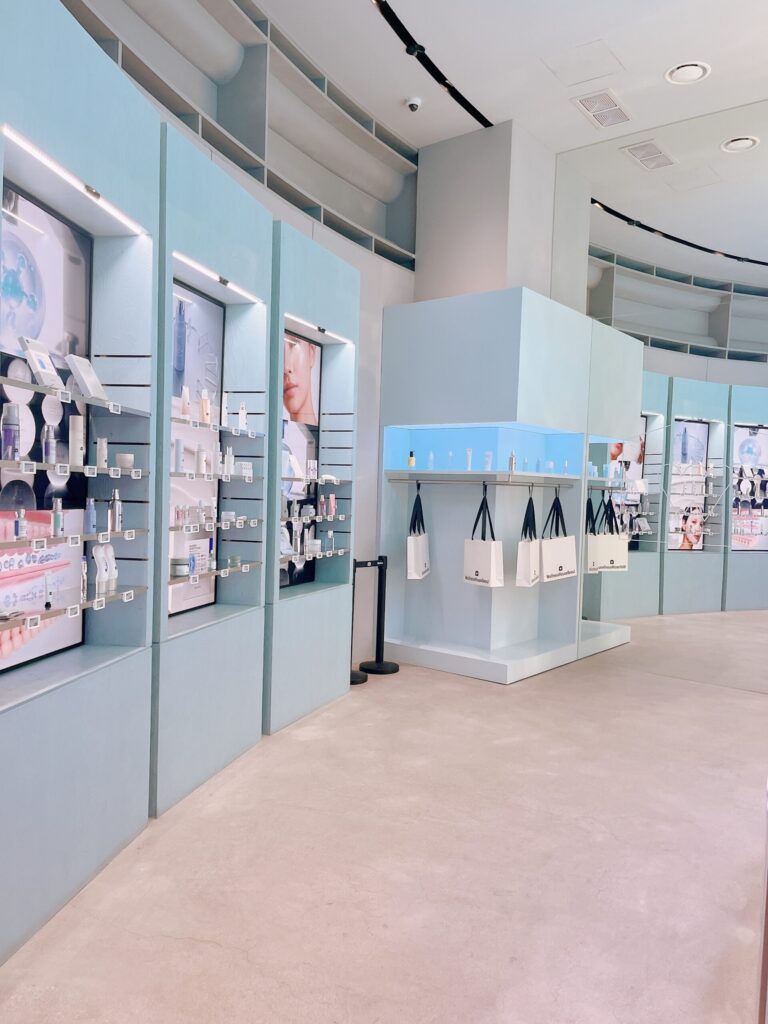 Wellness House Seoul

きれいに整理された分かりやすい商品棚で
テクスチャーを試せます