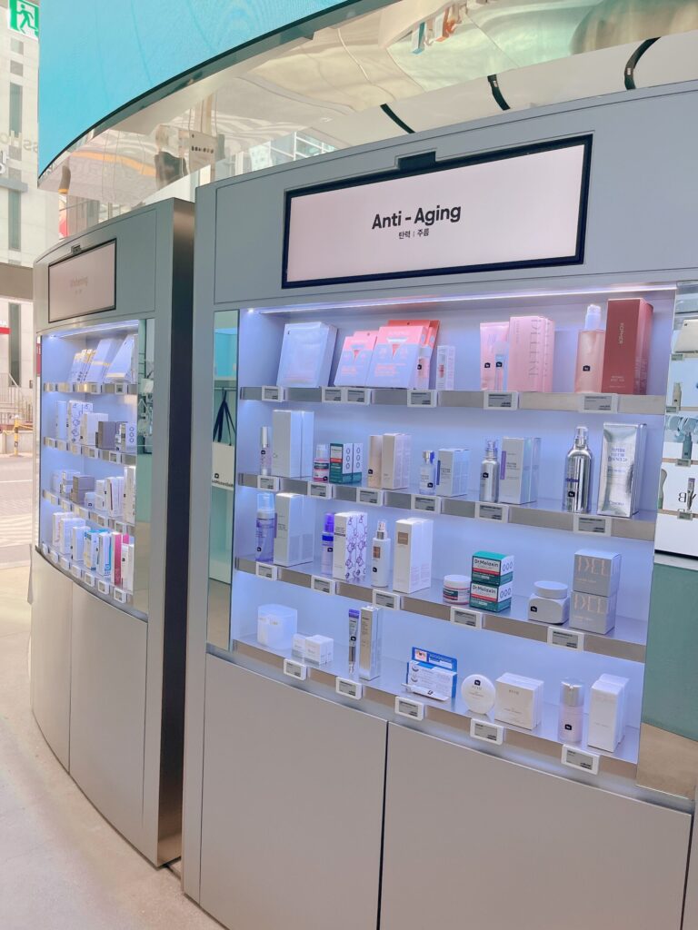Wellness House Seoul
悩み別に分かりやすく並んだ製品棚
